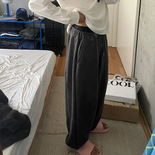 Wide-leg pants with back pockets