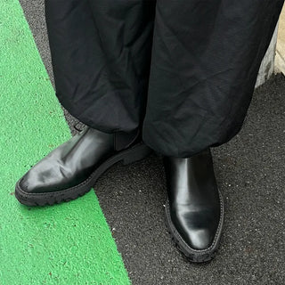 Modern and simple Chelsea boots