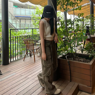 Back-cut low-gauge sleeveless knit