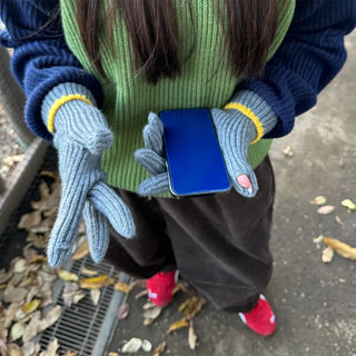 Line finger hole gloves