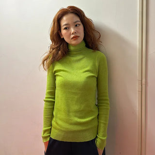 Colored turtleneck knit