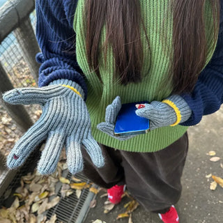 Line finger hole gloves