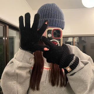 Line finger hole gloves