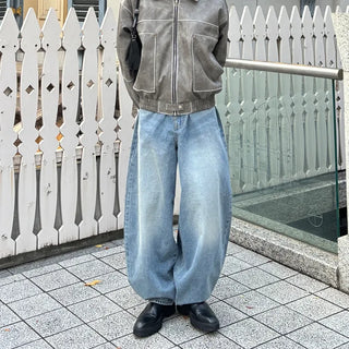 Modern and simple Chelsea boots