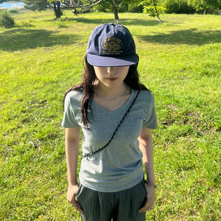 V-neck basic T-shirt