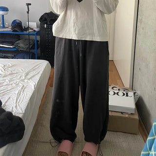Wide-leg pants with back pockets