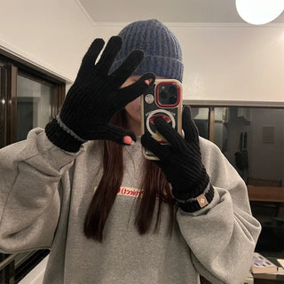 Line finger hole gloves