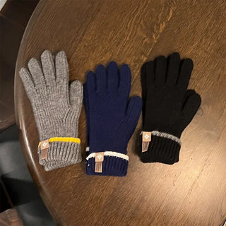 Line finger hole gloves