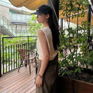 Back-cut low-gauge sleeveless knit