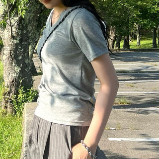 V-neck basic T-shirt