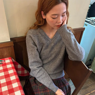 V-neck knitwear