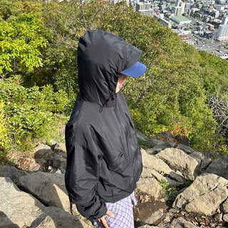 (Unisex) Pocket Hooded Windbreaker