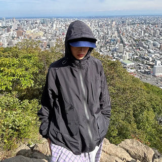 (Unisex) Pocket Hooded Windbreaker