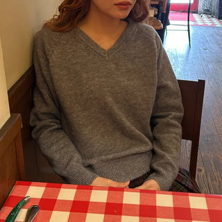 V-neck knitwear