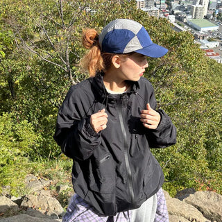 (Unisex) Pocket Hooded Windbreaker