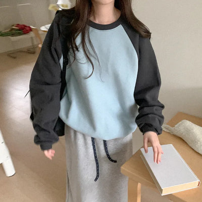 Fleece-lined raglan sleeve sweatshirt