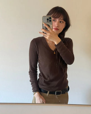 V-neck slim-fit knit
