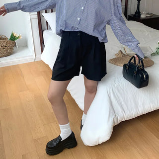 Double-pleated shorts