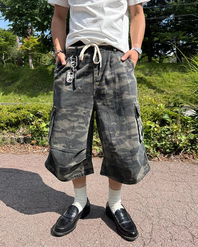 Camouflage cargo Bermuda shorts