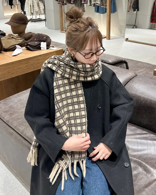 Big check fringe scarf