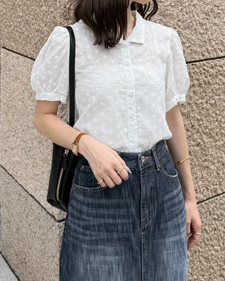 Flower punched short-sleeved blouse