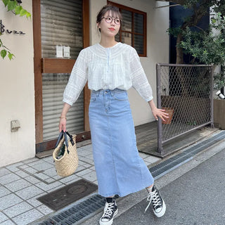 Back-slit denim long skirt