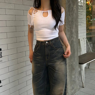 Slit short-sleeved cropped T-shirt