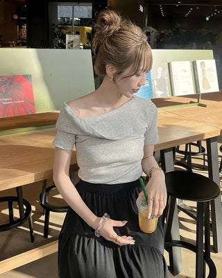 Off-shoulder front twist t-shirt