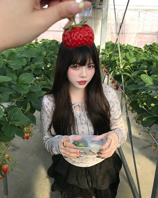 Jewel Neck String Flower T-Shirt