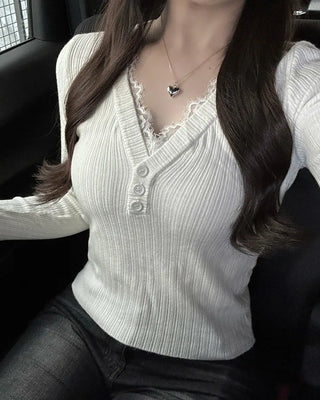 V-neck lace-point long-sleeve shirt