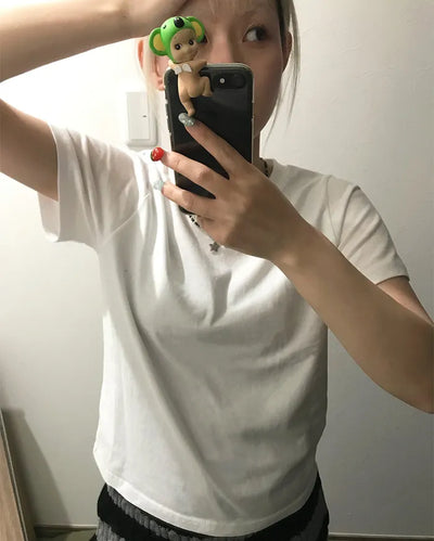 Simple basic short-sleeved shirt