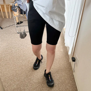 Short biker pants