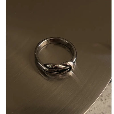Chic Knot Ring
