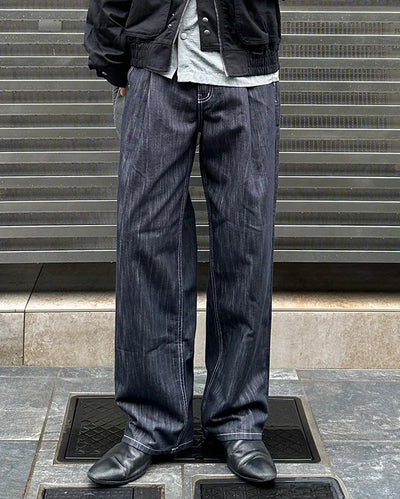 Non-faded one-tuck wide denim jeans