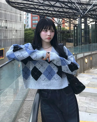 V-neck argyle pattern loose knit