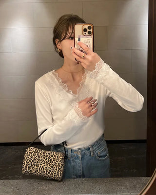 Lace V-neck slim T-shirt