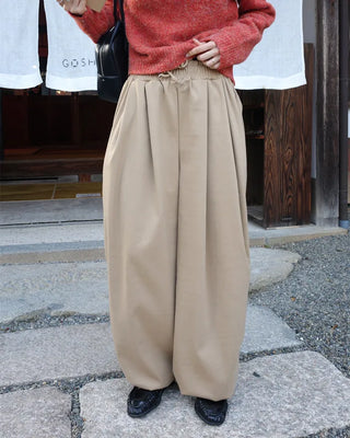 Elastic waistband, one-pleat slacks