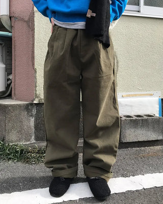 Elastic waistband, two-pleat wide-leg pants