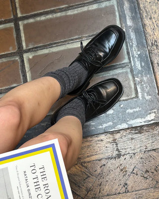 Square-toe lace-up shoes