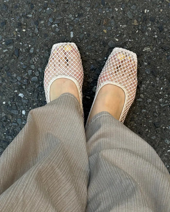Square-toe mesh flat shoes