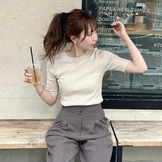 Ribbed round neck knit