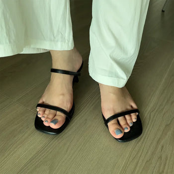 Strap sandals