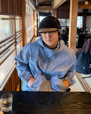 Monohooded windbreaker