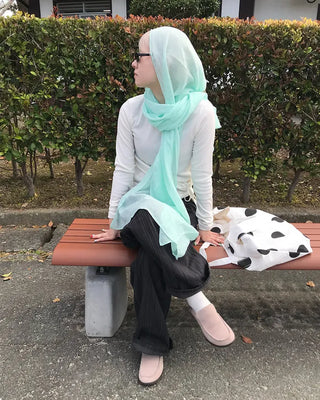 Simple color scarf