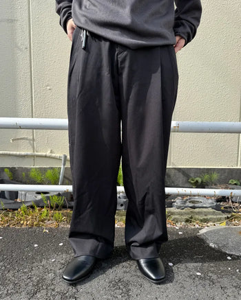 Two-pleat wide-leg button-up pants