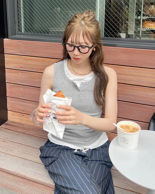 Simple button sleeveless dress