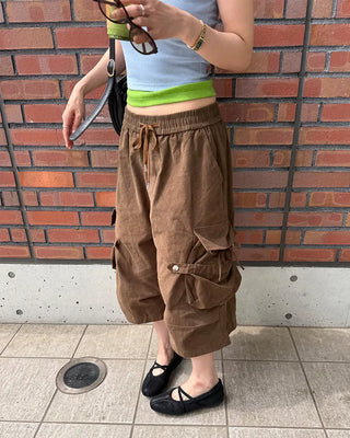 Wide cargo shorts