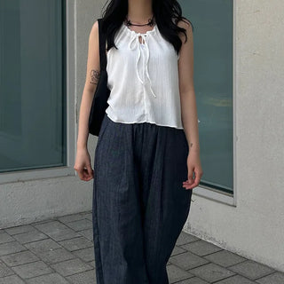 Flared wrinkle shirring ribbon blouse, sleeveless.