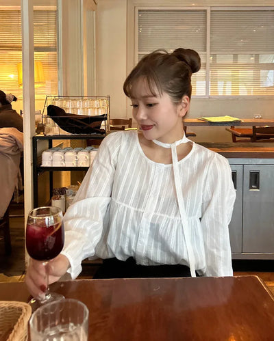 (Set) Punching Lace Tie Blouse