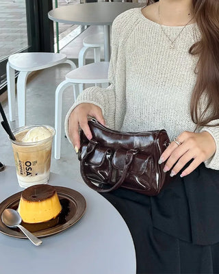 Two-pocket daily tote bag